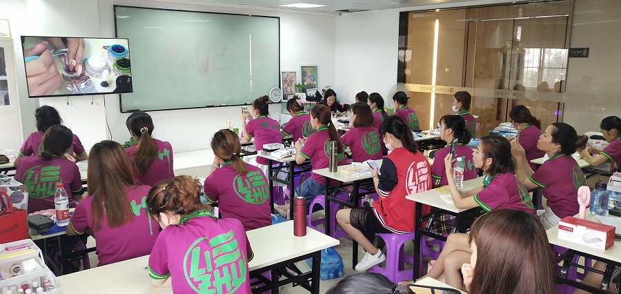 學(xué)美甲好嗎？工資高不高？