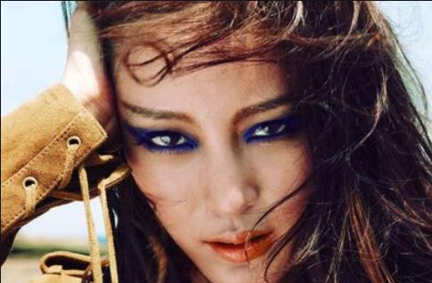 含蓄煙熏眼妝教程，告訴你南寧學(xué)化妝哪家好