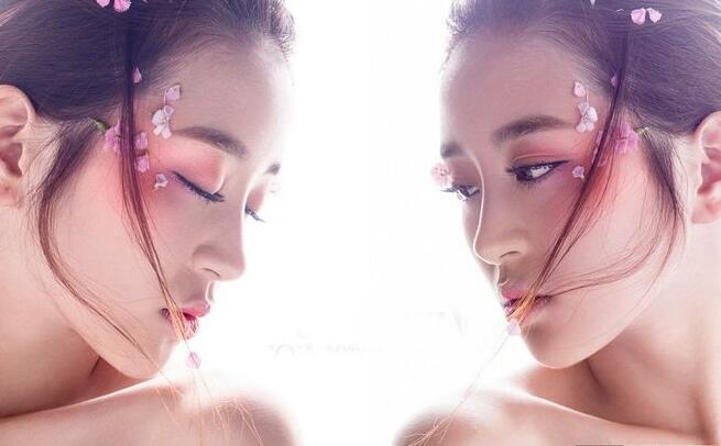 桃花妝容要點(diǎn)小教學(xué)，南寧有實(shí)力的學(xué)校示范給你看