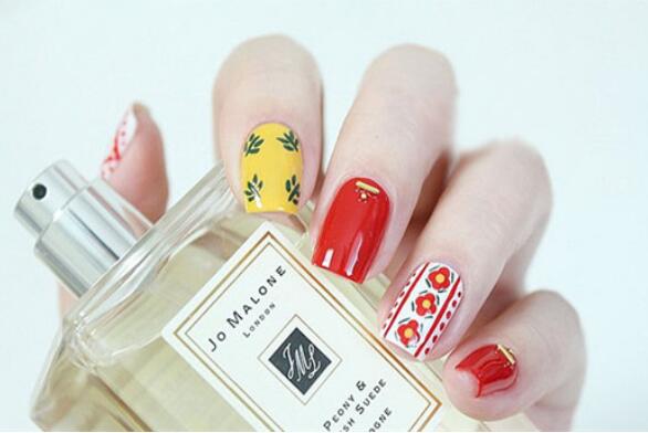 南寧美甲學(xué)校：充滿(mǎn)時(shí)尚布藝風(fēng)的民族美甲教程