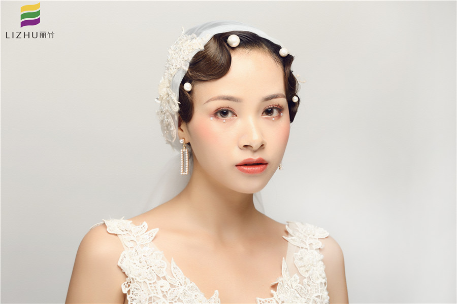 手推波紋復(fù)古新娘造型教程，南寧化妝學(xué)員是這么打造的