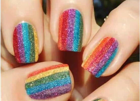 南寧美甲學(xué)校：磨砂彩虹美甲教程，將五顏六色存于指上