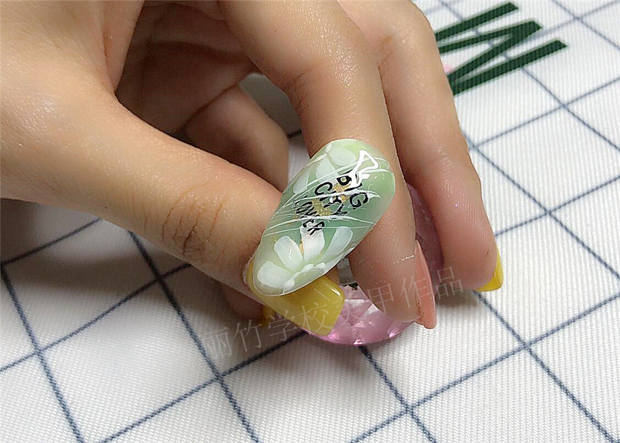 1591408718701495.jpg 20200421清新夏季風(fēng)圓筆花美甲.jpg