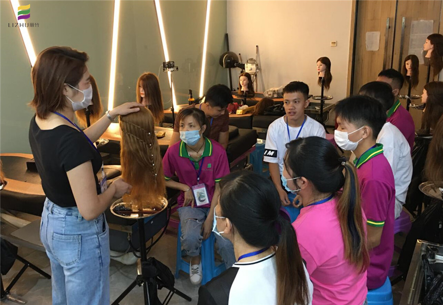 南寧美發(fā)課堂：我們的編發(fā)課堂