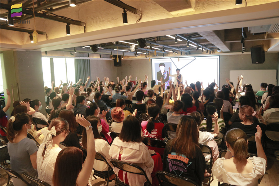 一起參加“個(gè)人形象設(shè)計(jì)”改變自己