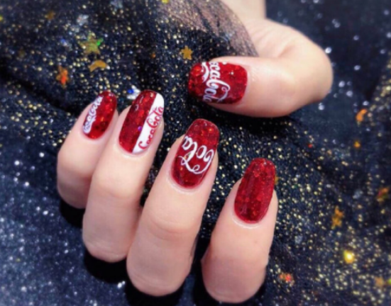 南寧美甲學(xué)校：美甲根部掉色怎么辦？