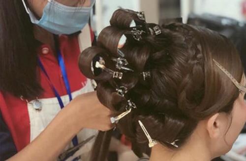 化妝課堂：基礎(chǔ)打牢，王冠不掉