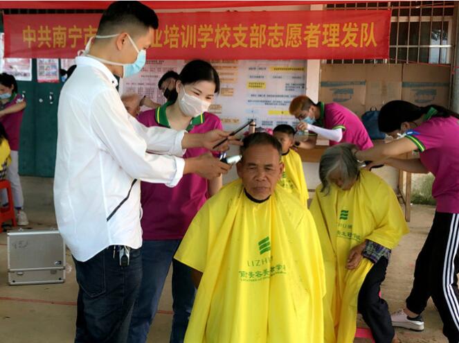 你笑起來(lái)真好看，像春天的花一樣