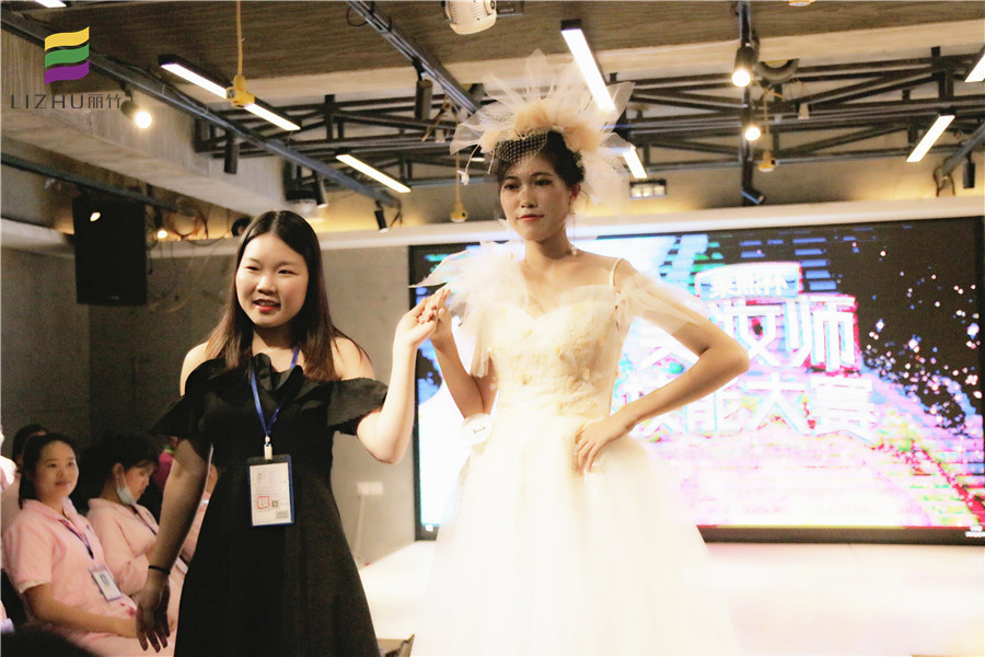 化妝學員感言：人前女神，人后女神經(jīng)