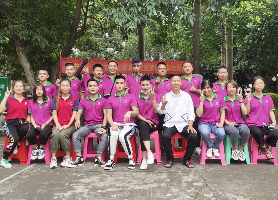 麗竹公益理發(fā)隊(duì)所到之處遍地開(kāi)花