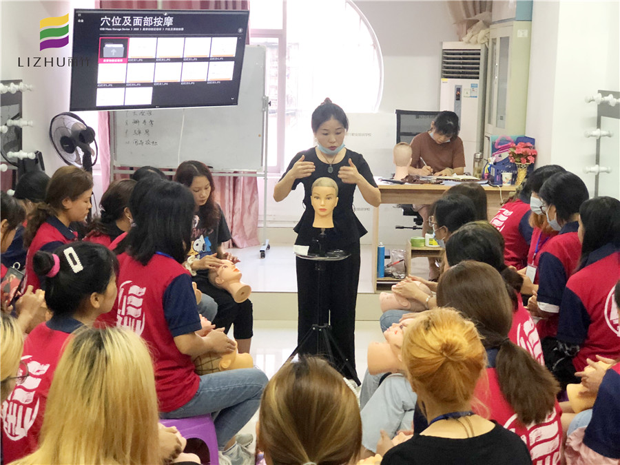 廣西美容學校：穴位及面部按摩學習