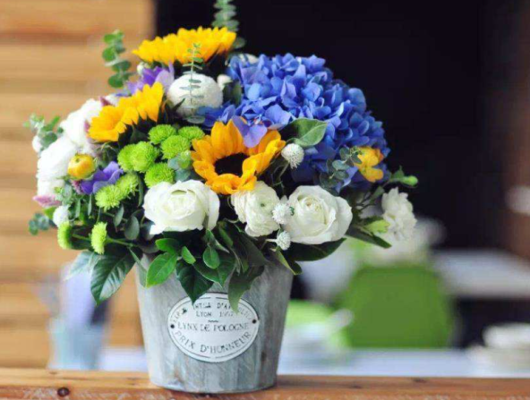 廣西插花學(xué)校：花材處理技巧(二)