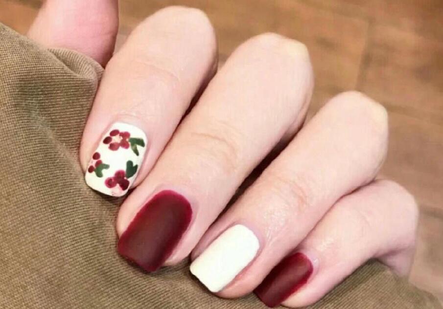 那些美麗得有些過(guò)分的美甲款式