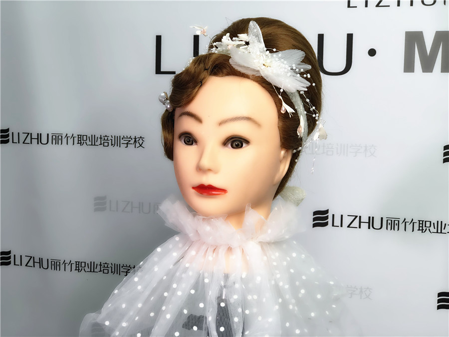 麗竹編發(fā)：復古秀禾時尚，統(tǒng)統(tǒng)有