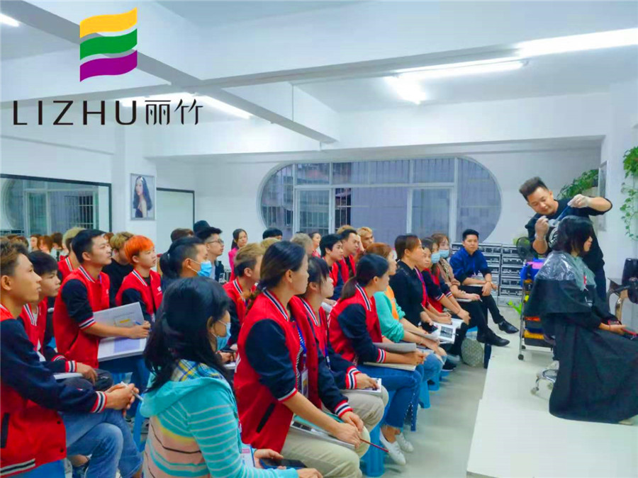 南寧美發(fā)學校：健康褪淺真人示范