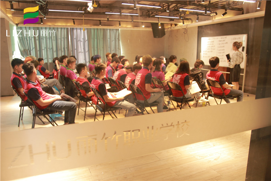 廣西美發(fā)學校：學習脫發(fā)癥的種類