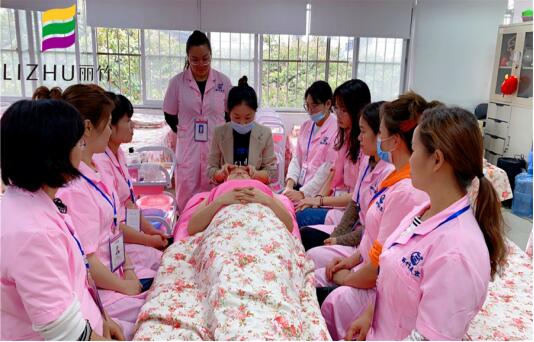 南寧美容培訓(xùn)：全套面部護理流程