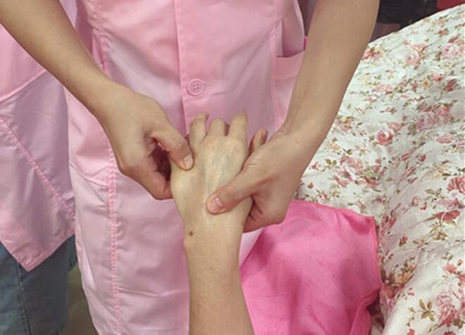 南寧美容培訓(xùn)：美容手部如何護(hù)理