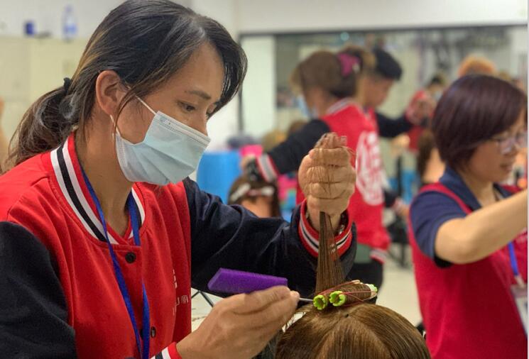 南寧美發(fā)學(xué)校：燙發(fā)豎杠排列技巧