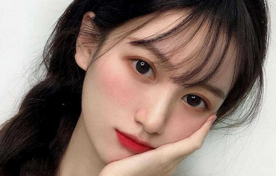 南寧彩妝培訓(xùn)中心：春季元?dú)馍倥畩y容