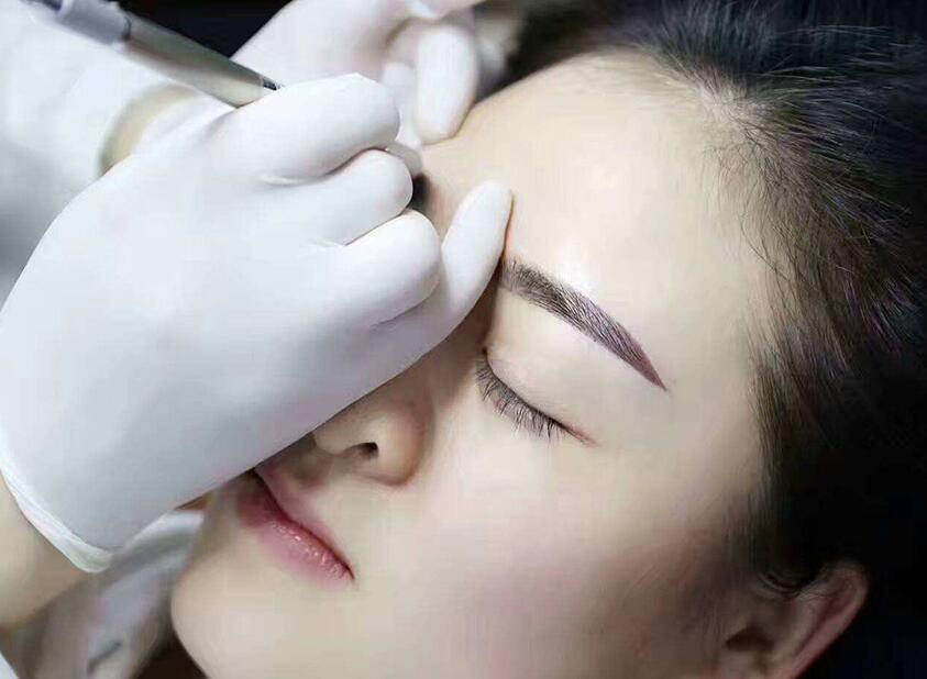 紋繡機器和手工紋繡有何不同？南寧紋繡學(xué)校幫你解答