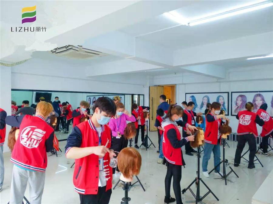 剪發(fā)的手法有哪些？廣西美發(fā)學校告訓告訴你