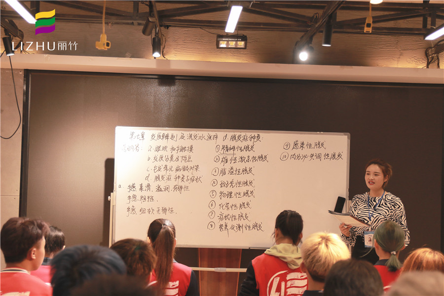 直擊美發(fā)課堂，感受廣西好的美發(fā)學(xué)校氛圍