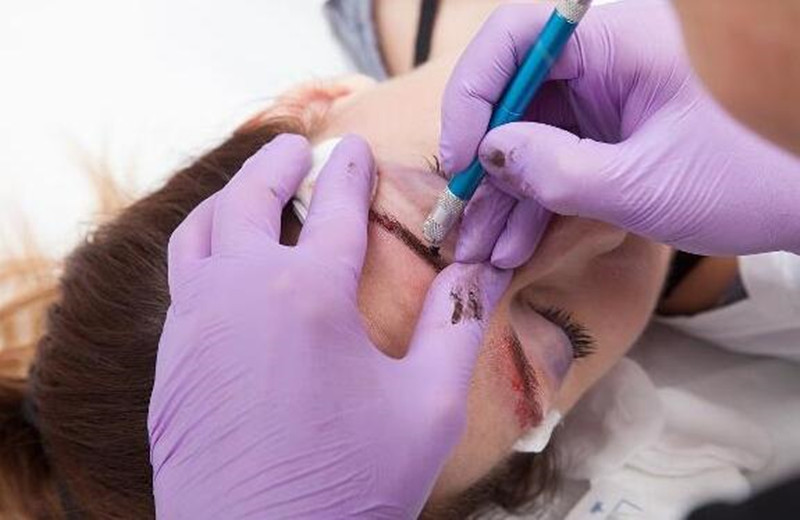 紋眉后為什么要涂修復(fù)液，廣西紋繡學(xué)校告你答案