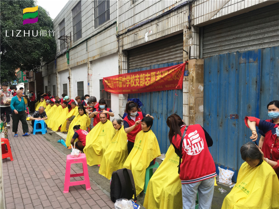 南寧美發(fā)培訓(xùn)學(xué)校義剪大篷車走進(jìn)北際路社區(qū)