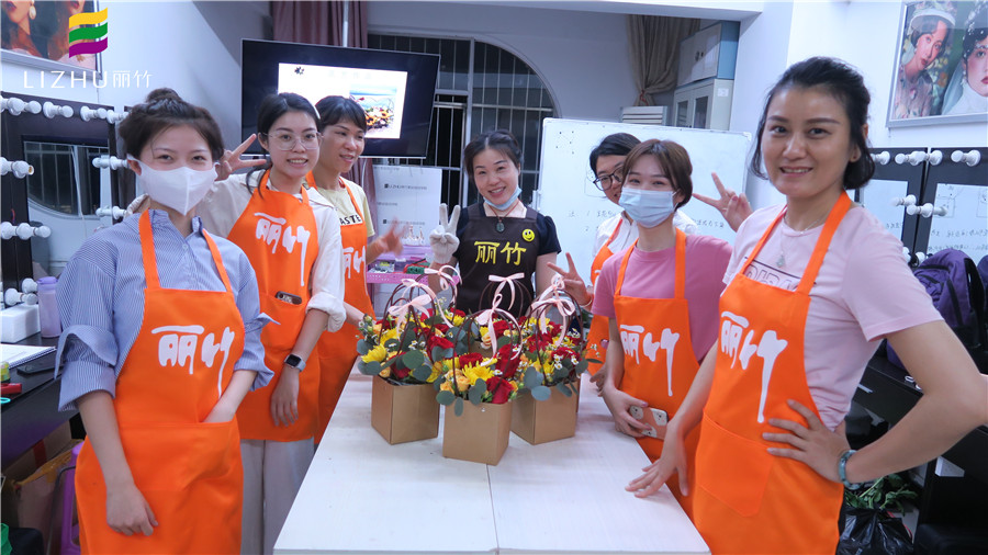 1619230530269292.jpg 合影.JPG