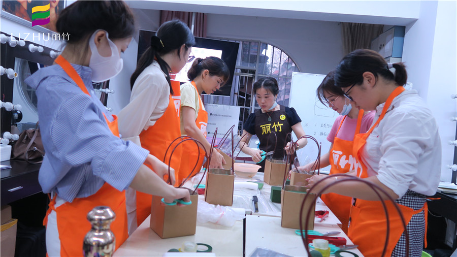 1619230726560875.jpg 花藝工具.JPG