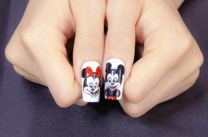 廣西專業(yè)美甲學(xué)校：米奇彩繪美甲