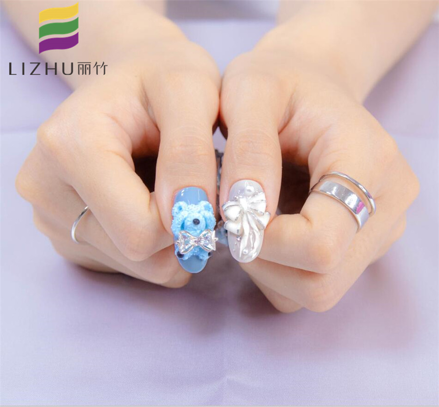 可愛(ài)卡通雕花美甲，精湛技法展示廣西美甲學(xué)校哪家技術(shù)好