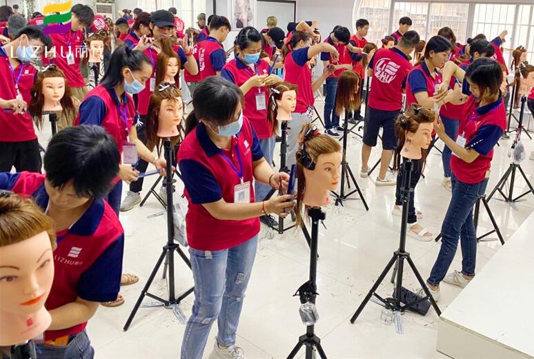 圓形層次修剪是什么？南寧美發(fā)專業(yè)學(xué)校來教你