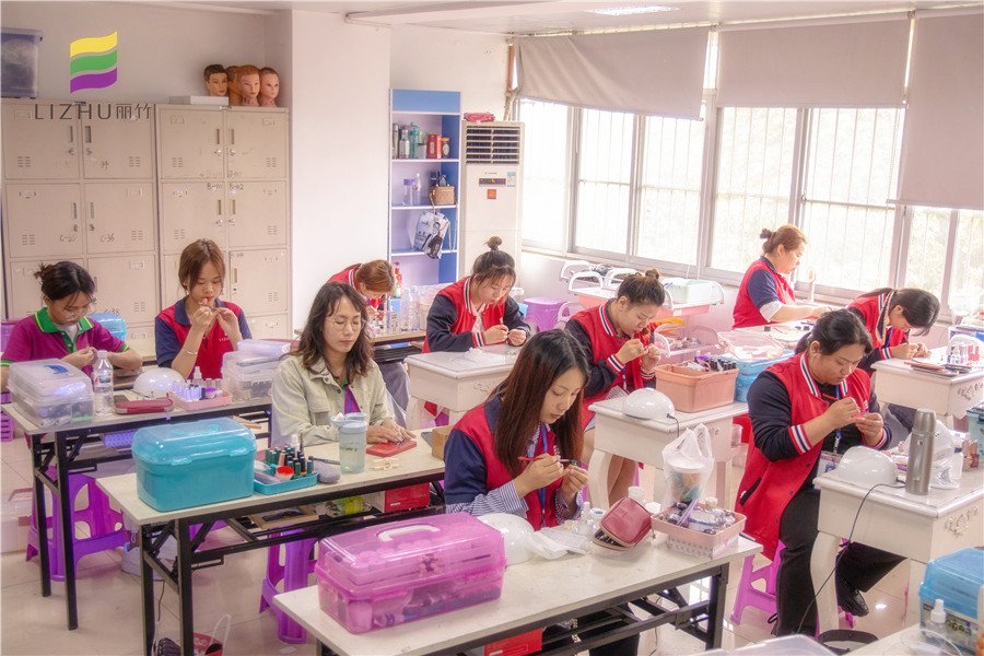 學美甲需要什么條件？南寧美甲培訓學校為你解答