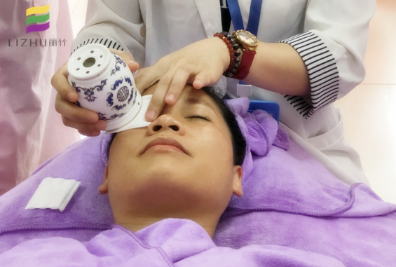 和廣西美容學校一起認識艾灸罐