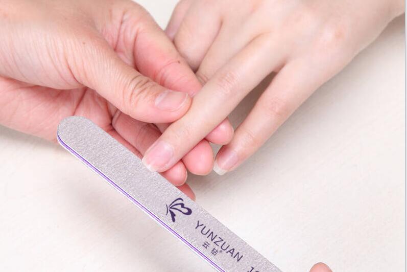 做美甲為什么要打磨？南寧美甲學(xué)校幫你揭秘