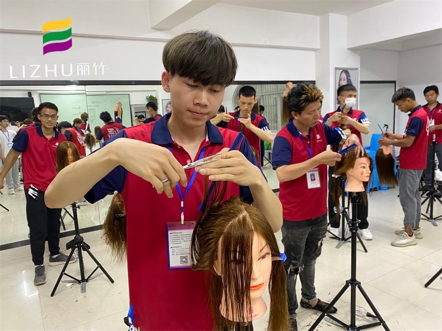 南寧教理發(fā)的學(xué)校課堂筆記：方形層次修剪是什么