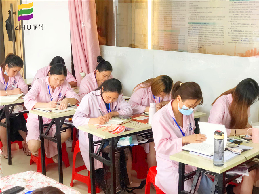 美容師為什么要學(xué)理論知識？南寧專業(yè)美容培訓(xùn)告訴你