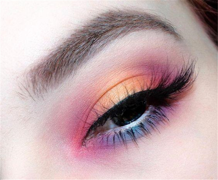 初學者眼影畫法教程，南寧化妝培訓班教你