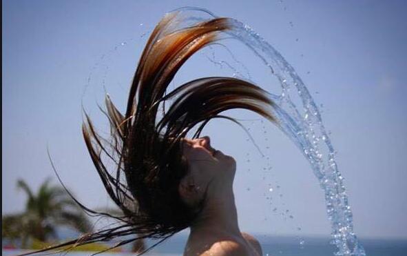 快住手！南寧美發(fā)學(xué)校教你正確洗頭方法