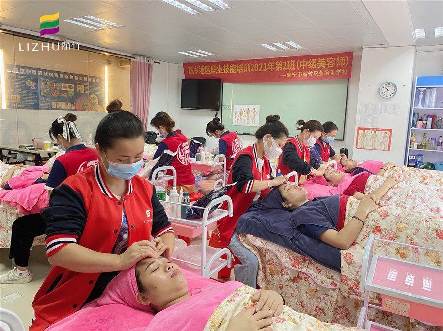 南寧中級美容師考核培訓課堂實況