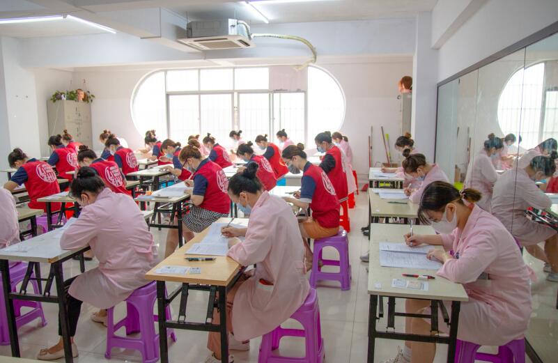 麗竹學(xué)?！吨屑?jí)美容師》考核7月2日開考