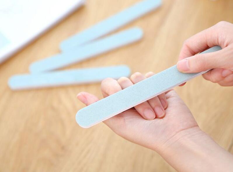 指甲又薄又軟的原因是什么？廣西美甲課程里有講