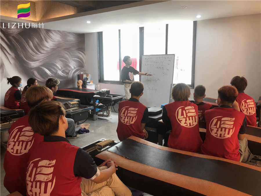 找工作？來(lái)廣西南寧美發(fā)學(xué)校就業(yè)宣講會(huì)看看