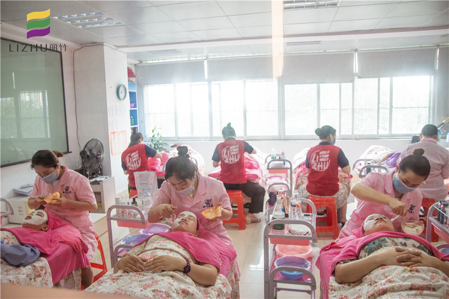 想知道美容如何拓客？快來廣西美容課堂看看