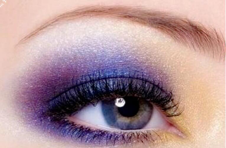眼影脫妝怎么辦？南寧人氣高彩妝學校教你