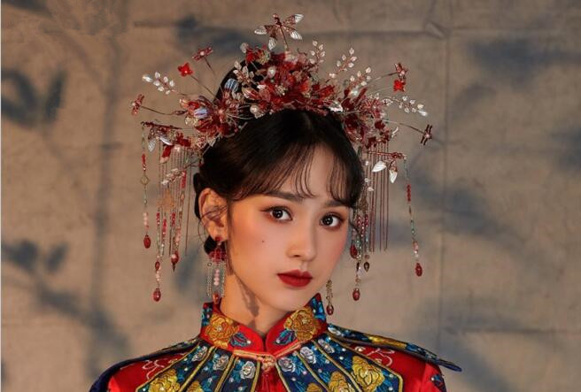 中式新娘造型，用實力證明南寧學(xué)化妝哪家好