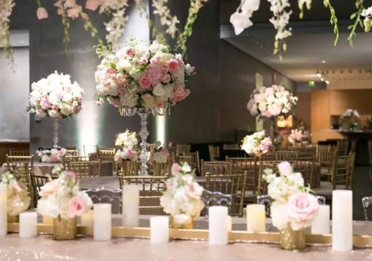 超實(shí)用的桌花布置技巧，南寧花藝培訓(xùn)班幫你總結(jié)好了