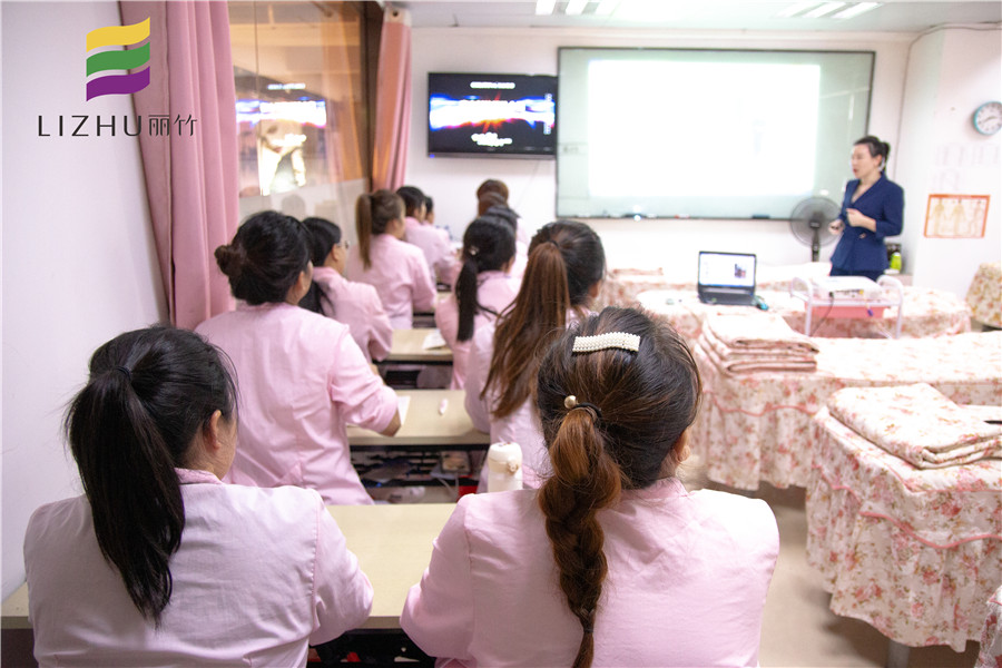 南寧學(xué)美容有前途嗎？來(lái)麗竹學(xué)校就業(yè)宣講會(huì)啊